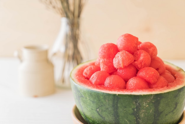 Free photo fresh watermelon on table