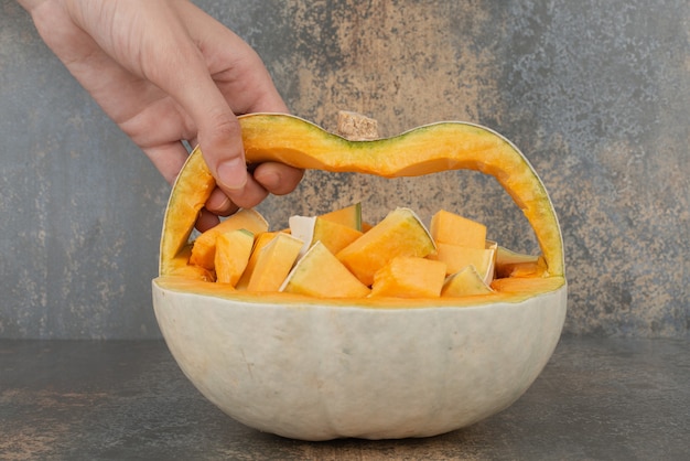 Free photo fresh yellow pumpkin on marble surface