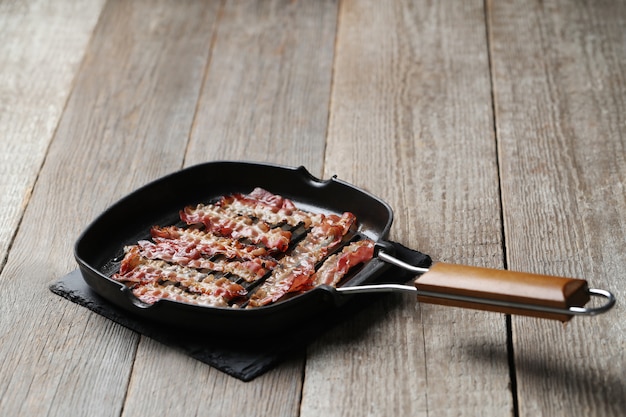 Free photo fried bacon on the frying pan