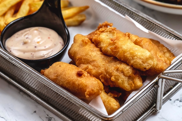 Free photo fried chicken fingers witg sauce and french fries side view