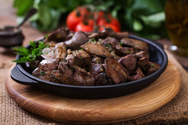 Free photo fried chicken liver with onions and herbs