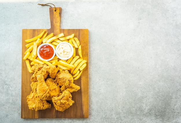 Fried chicken wings with french fries and tomato