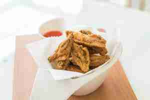 Free photo fried chicken wings