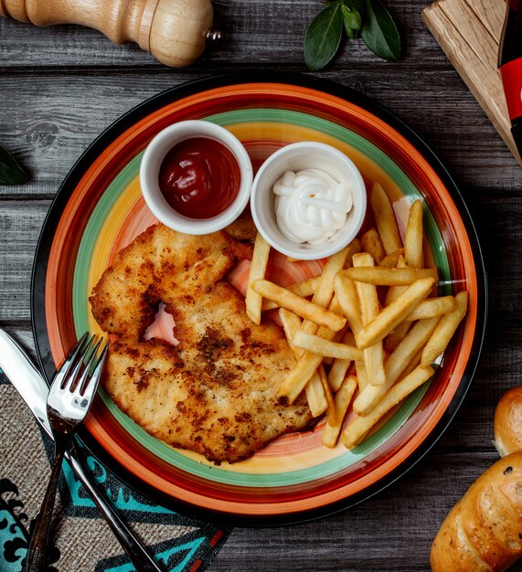 Fried chicken with potato and ketchup, mayonnaise