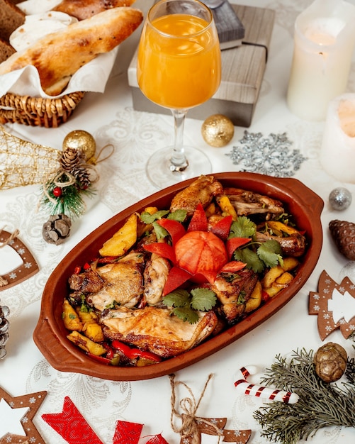 Fried chicken with potato and vegetables