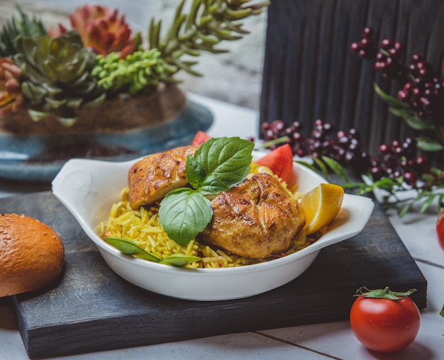fried chicken with rice tomato and lemon