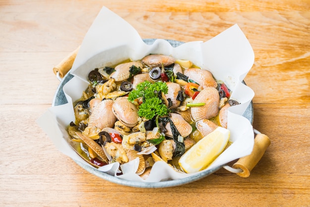 Fried clams with white wine