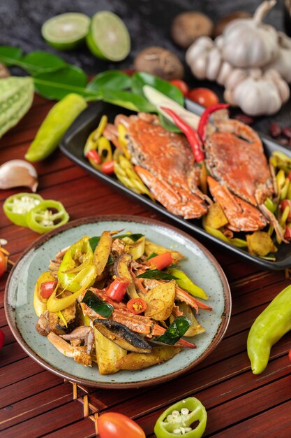 Fried crab with curry powder in a plate with bell peppers and tomatoes.