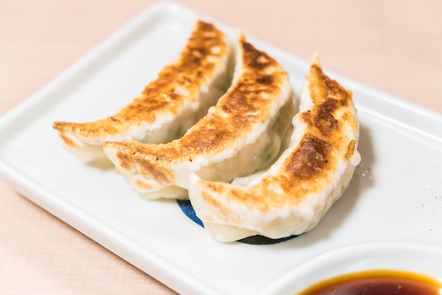 Free photo fried dumplings