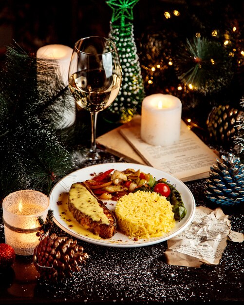 Fried fillet with cheese and rice with vegetables