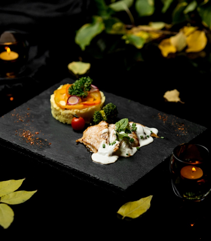 Free Photo fried fish with cream and vegetables