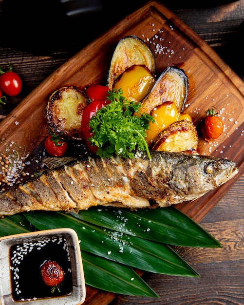 fried fish with grilled eggplants bell peppers and tomatoes