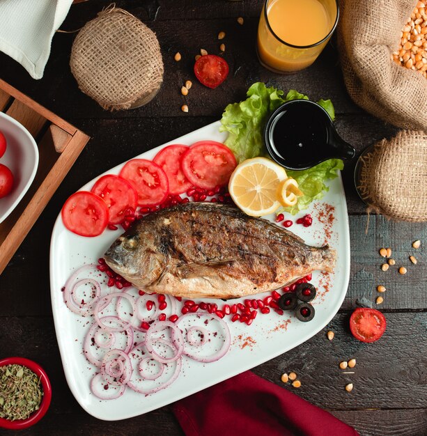 Fried fish with tomato and onion