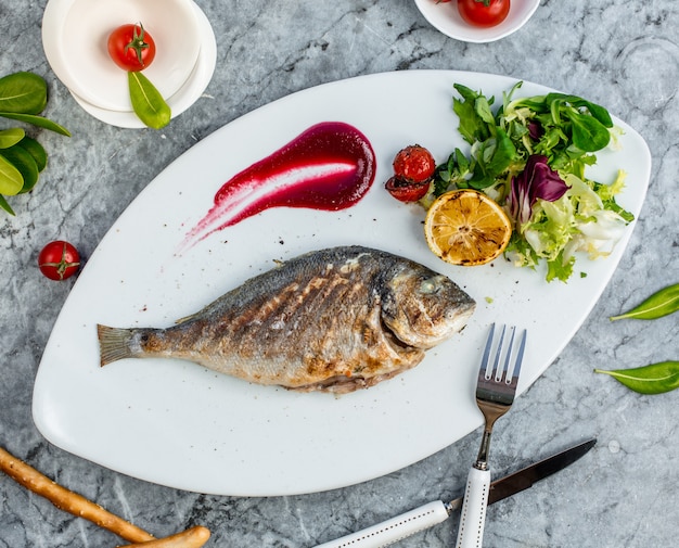 fried fish with vegetables in the plate 4