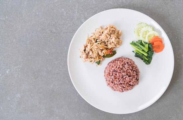 Fried herbal vegetables with chicken