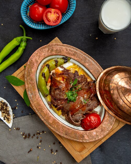 Fried meat slices with vegetables