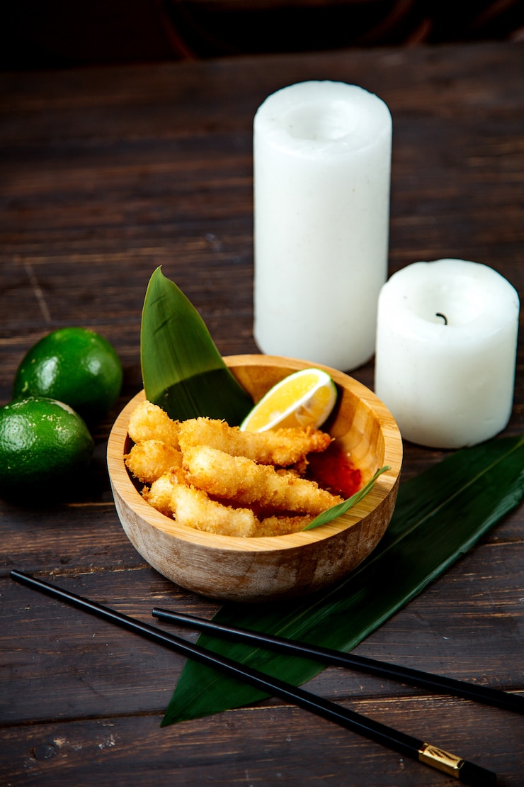 Free Photo fried nuggets with lemon slice