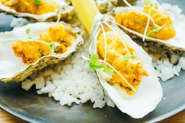 Fried oyster shell with sauce