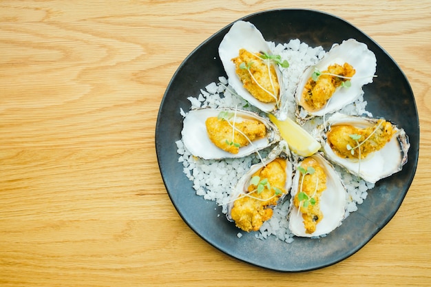 Fried oyster shell with sauce