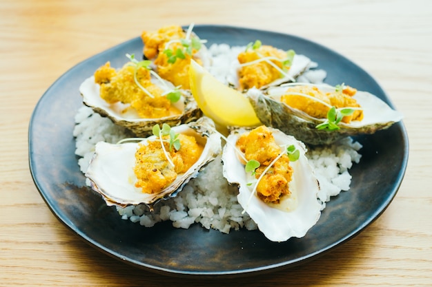 Fried oyster shell with sauce