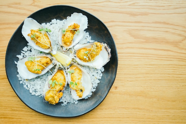 Fried oyster shell with sauce