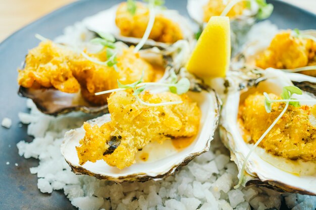 Fried oyster shell with sauce