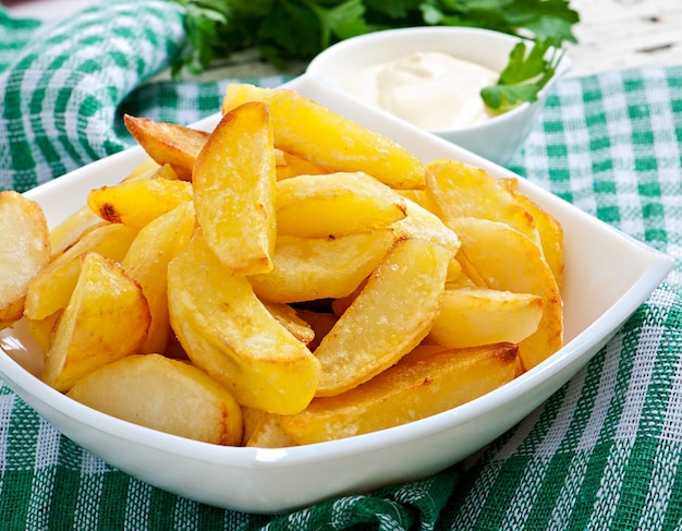 Spicchi di patate fritte