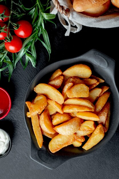 Fried potatoes served with ketchup and mayonnaise