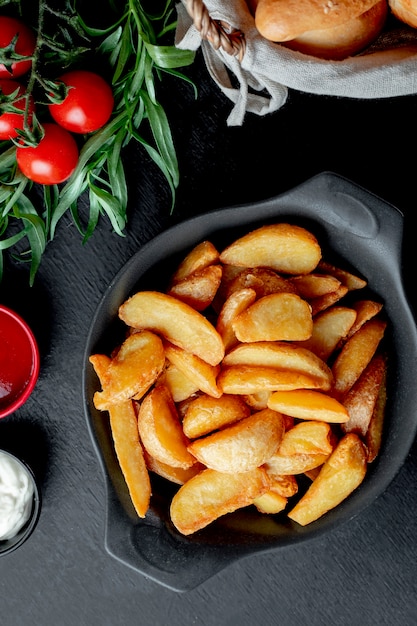 Fried potatoes served with ketchup and mayonnaise