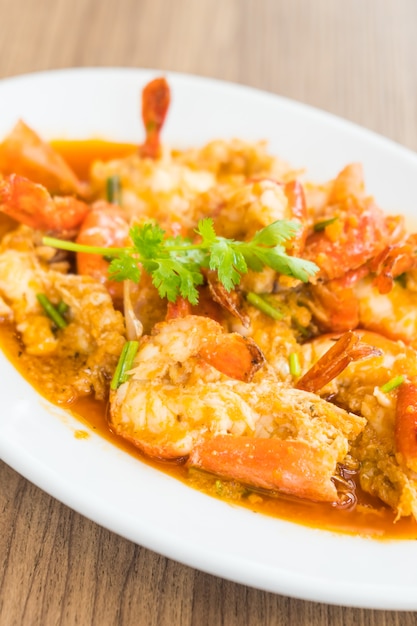 Fried prawn and shrimp with garlic