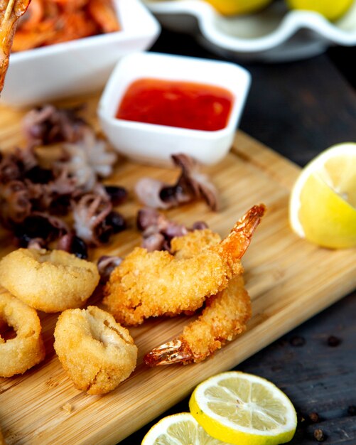 Fried prawns with barbecue sauce