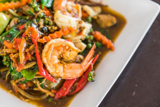 Fried shrimp in pepper and garlic sauce