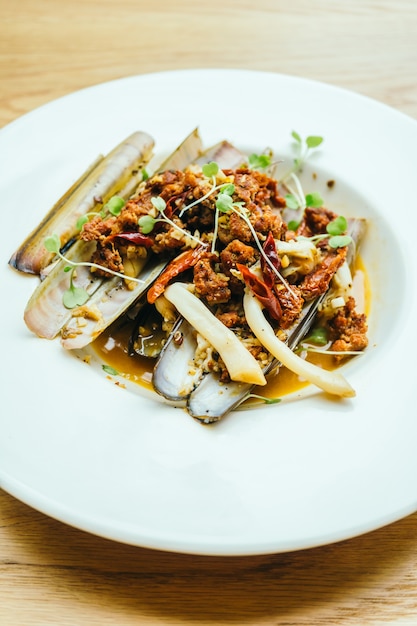 Fried spicy razor clams