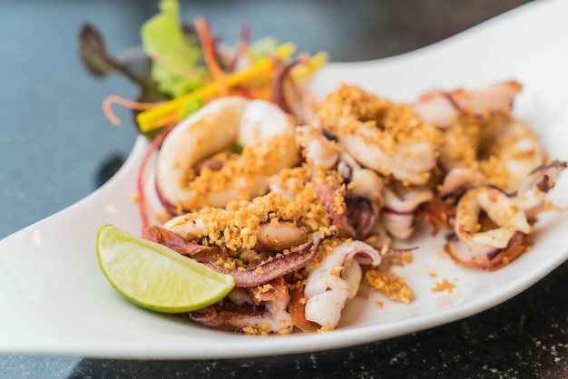 Fried squid with garlic