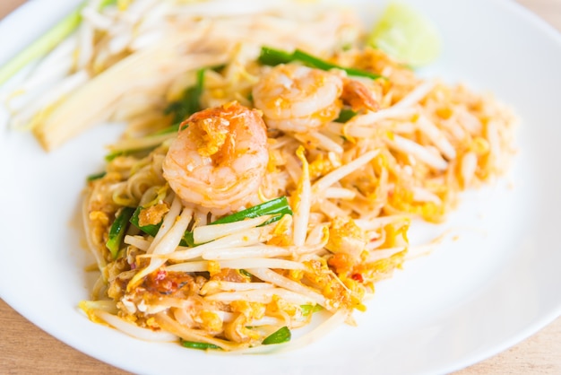 Free photo fried thai noodles