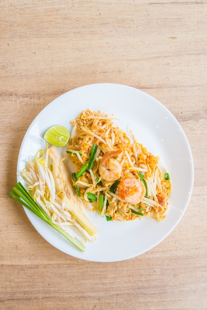 Free photo fried thai noodles