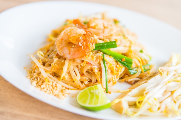 Foto gratuita fried thai noodles