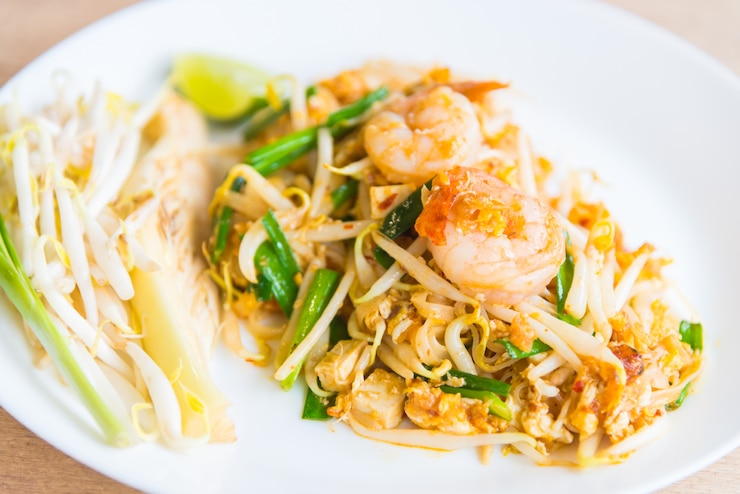 Free Photo fried thai noodles
