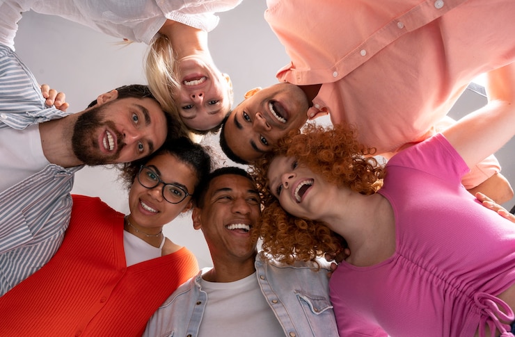 Free Photo friends having a crowded party at home