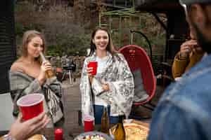 Free photo friends having a nice barbeque together