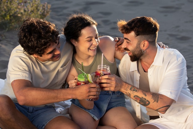 Free photo friends having a sangria party by the beach