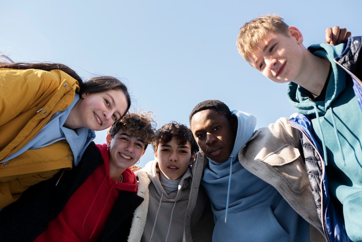 Free Photo friends spending time together