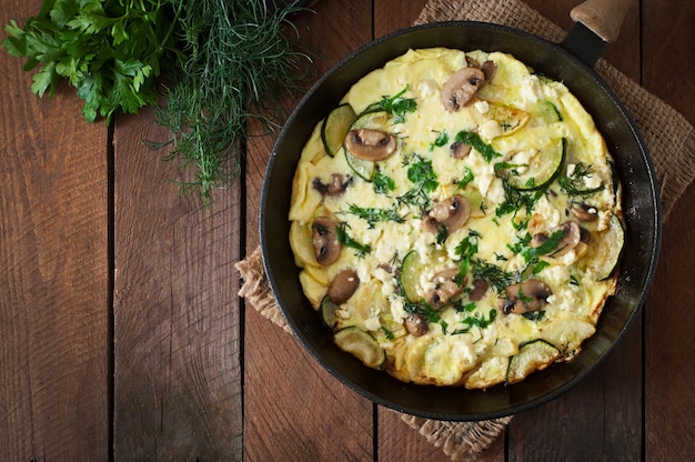 Free photo frittata with mushrooms, zucchini and cheese