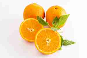 Free photo front close view fresh whole oranges juicy and sour on the white surface