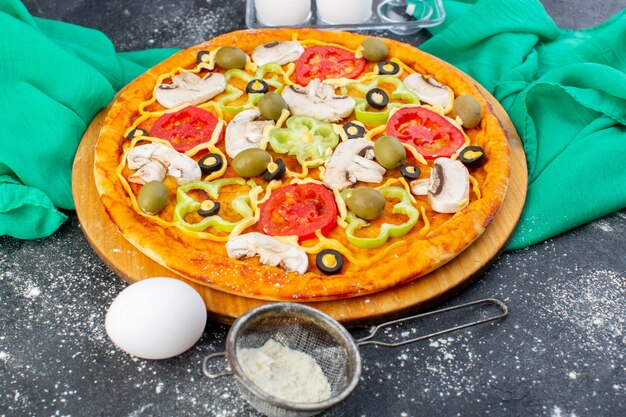 Front close view mushroom pizza with tomatoes and olives