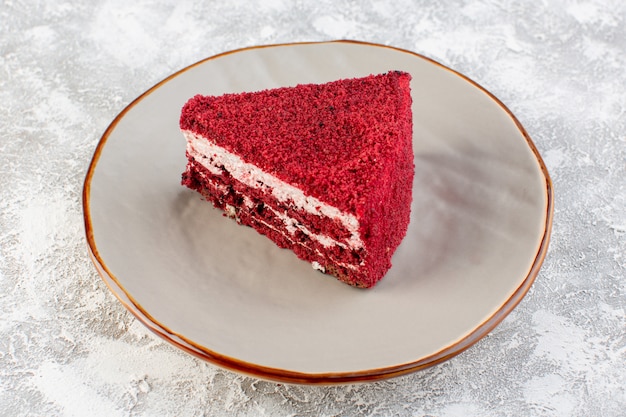 Front close view red cake slice fruit cake piece inside plate