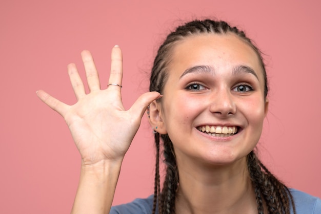 Free photo front close view of young girl smiling on pink