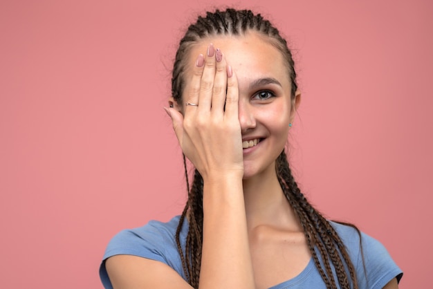 Free photo front close view of young girl smiling on pink