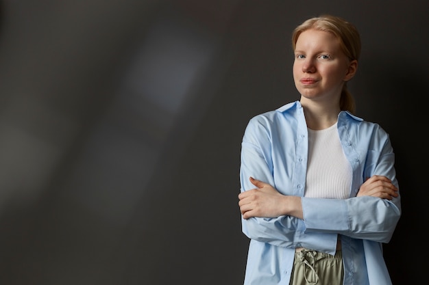 Free photo front view albino woman posing