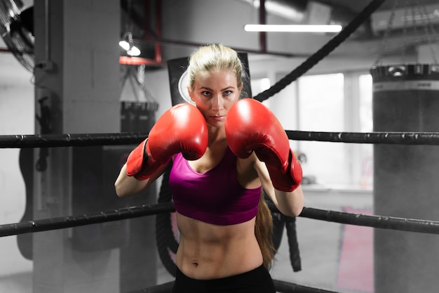 Free photo front view athletic woman training for a boxing competition